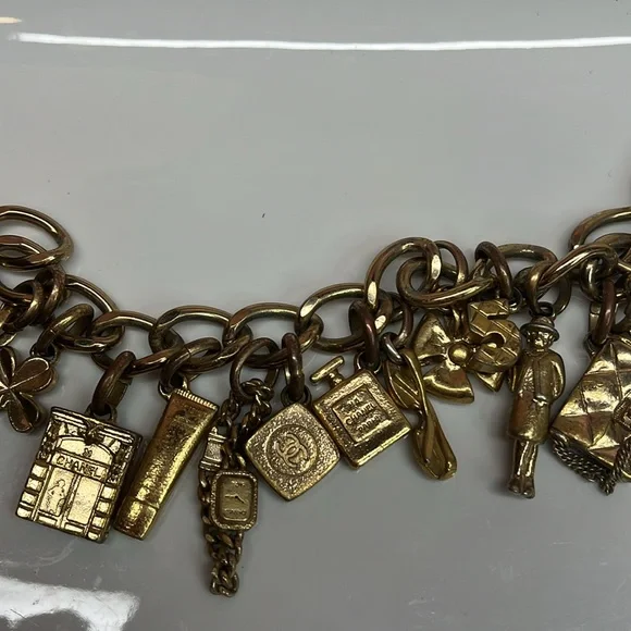 2002 Vintage CHANEL CHARM BRACELET - Picture 4 of 9